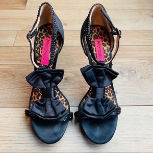 BETSEY Johnson | Black Satin Heels w Bow | 7
